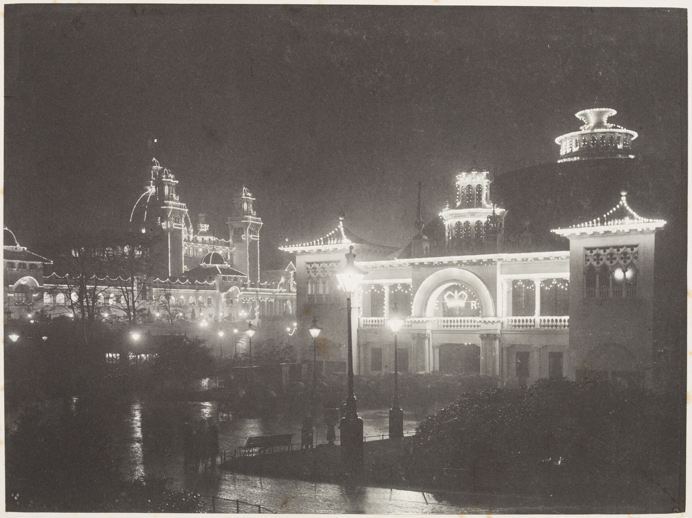 Night View Of Buildings At The Glasgow International Exhibition
