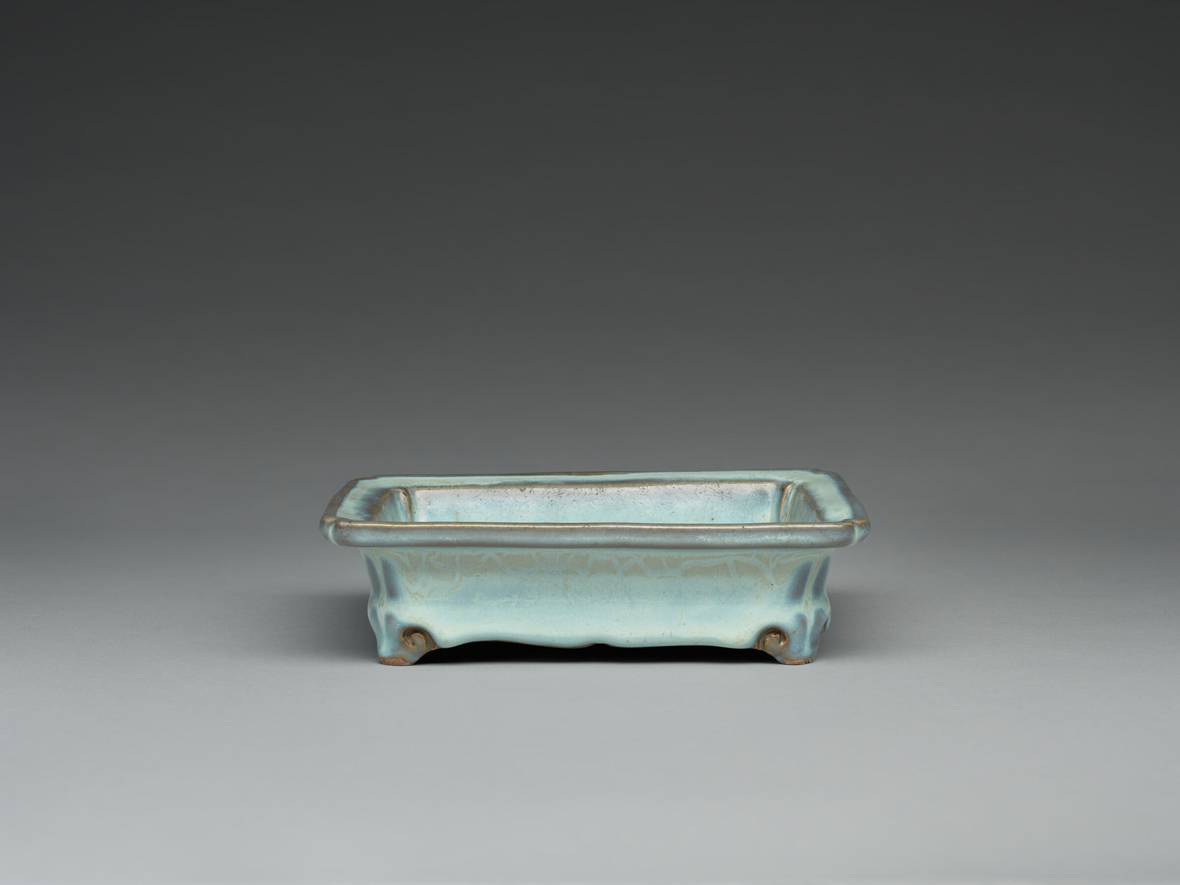 Rectangular Basin With Notched Corners And Four Cloud Scroll Feet