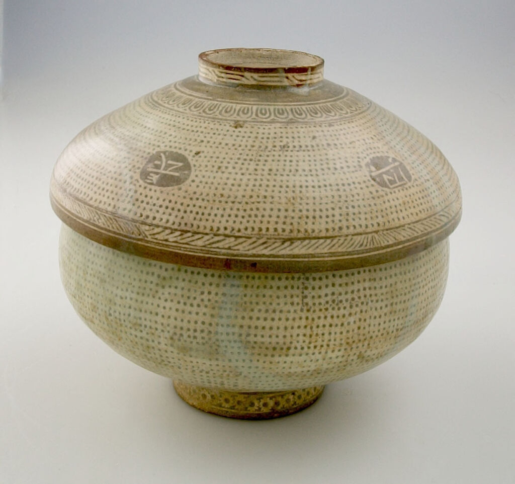 Bowl And Cover With Rope-Curtain And Stylized Floral Decor, The Cover With Inscription (Sŏng Ju Chang Hŭng Go)