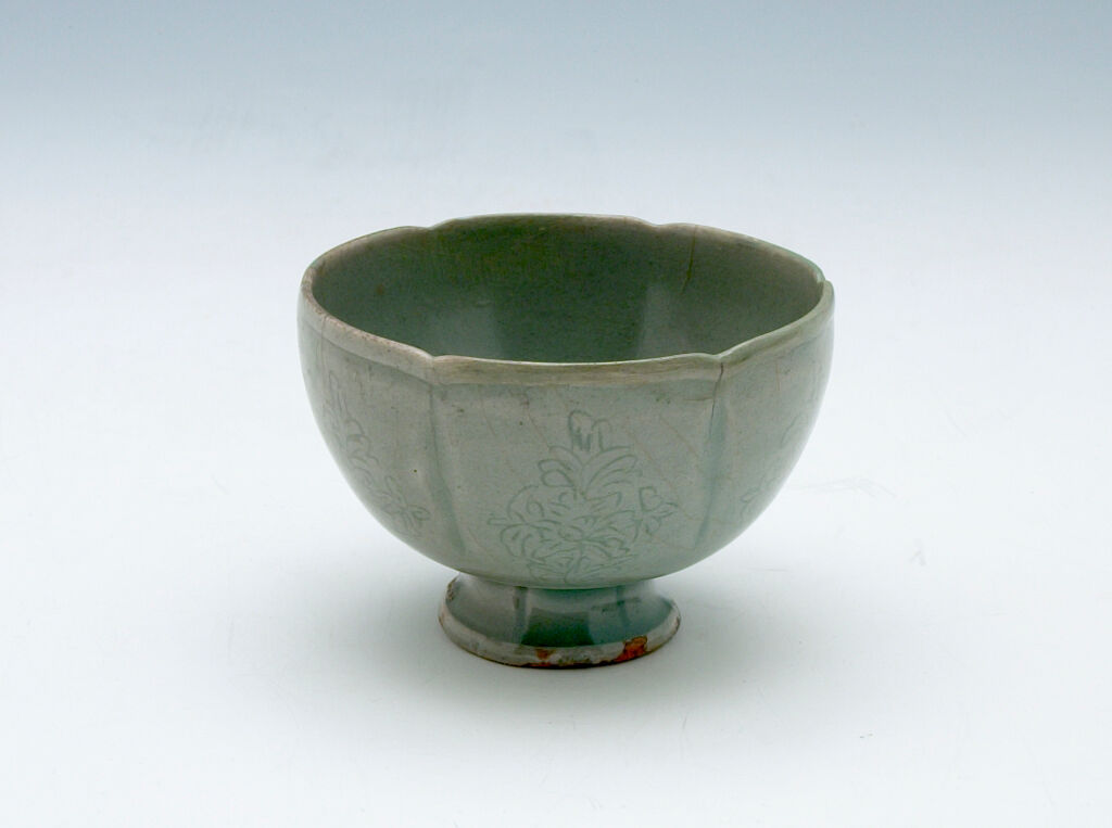 Foliated Cup With Floral Decor