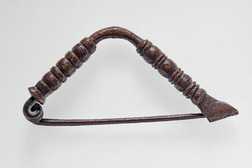 Fibula with Bead-and-Reel Decoration | Harvard Art Museums