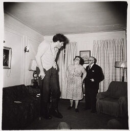 This Is Eddie Carmel, A Jewish Giant, With His Parents In The Living Room Of Their Home In The Bronx, N.y. 1970