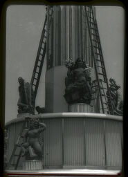 [Statues And Ladders, New York]