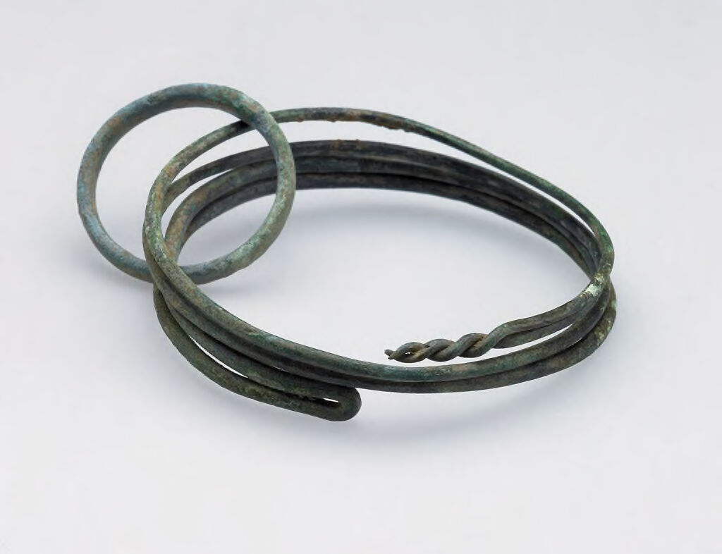 Coiled Band With Interlocked Ring