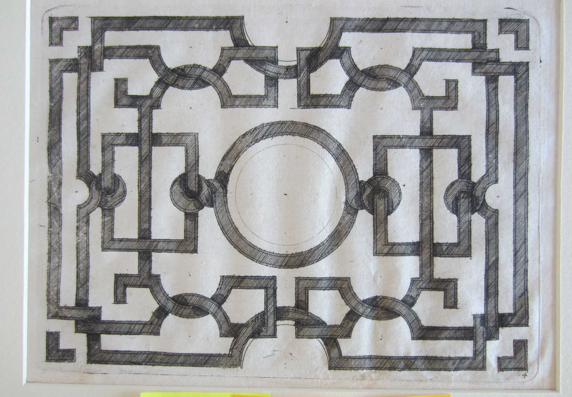 Interlace With Internal Outlining, Centered By An Outlined Circle