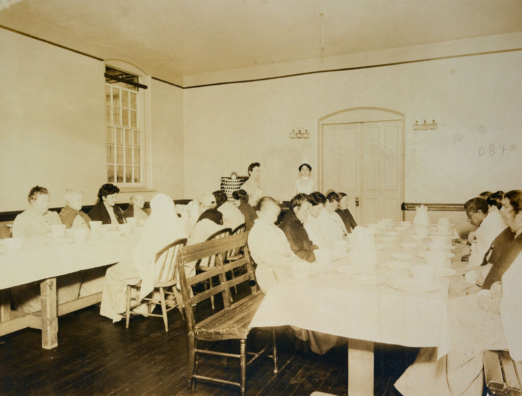 Charity, Hospitals: United States. New York. New York City. Metropolitan Hospital, Blackwell's Island: Metropolitan Hospital, New York City: Tuberculosis Infirmary.: Female Dining Room.