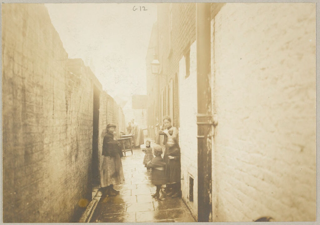 Housing, Conditions: Great Britain, England. Liverpool. Workmen's Dwellings: Social Conditions In Liverpool, England, 1903: Slum Alley.