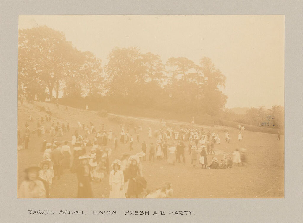 Recreation, Outings: Great Britain, England. London. Holiday House, Ragged School Union: Social Conditions In London, England, 1903: Ragged School Union Fresh Air Party.