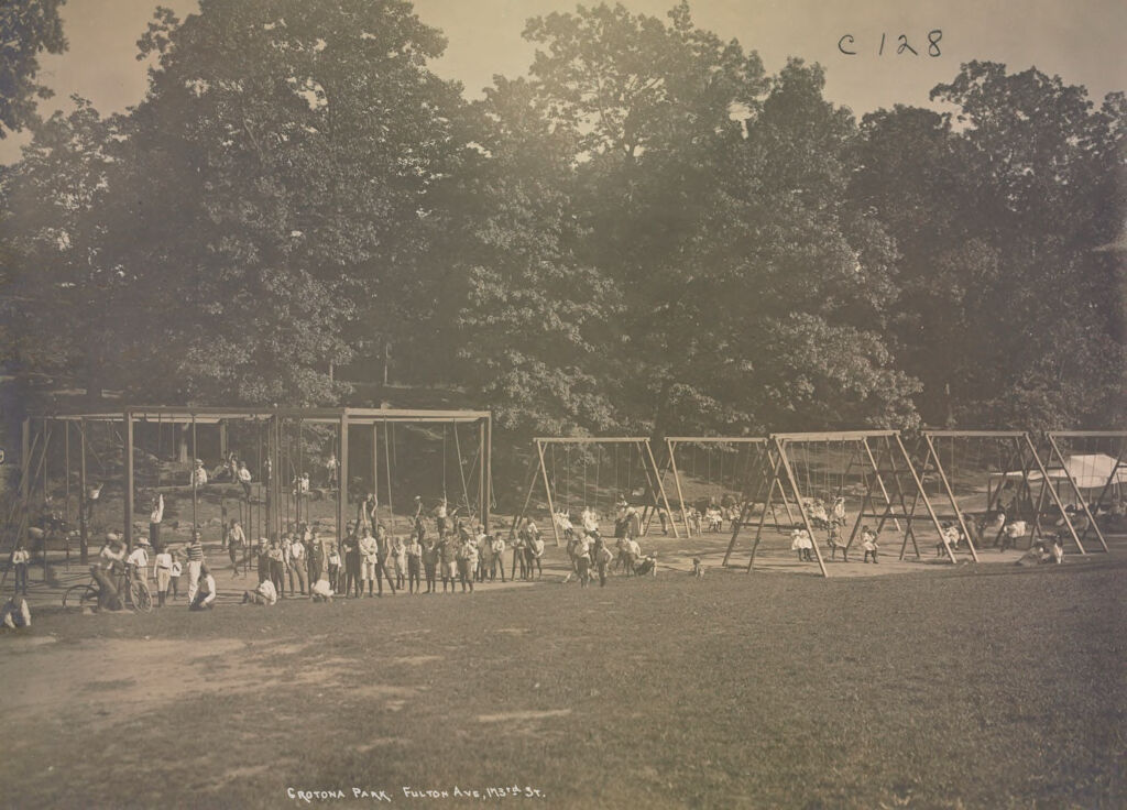 Recreation, Parks And Playgrounds: United States. New York. New York City. Crotona Park, Vacation Playground: New York City Public Schools. Examples Of The Adaptation Of Education To Special City Needs: Crotona Park. Fulton Ave., 173Rd St.: Vacation Playground - Closing Exercises.