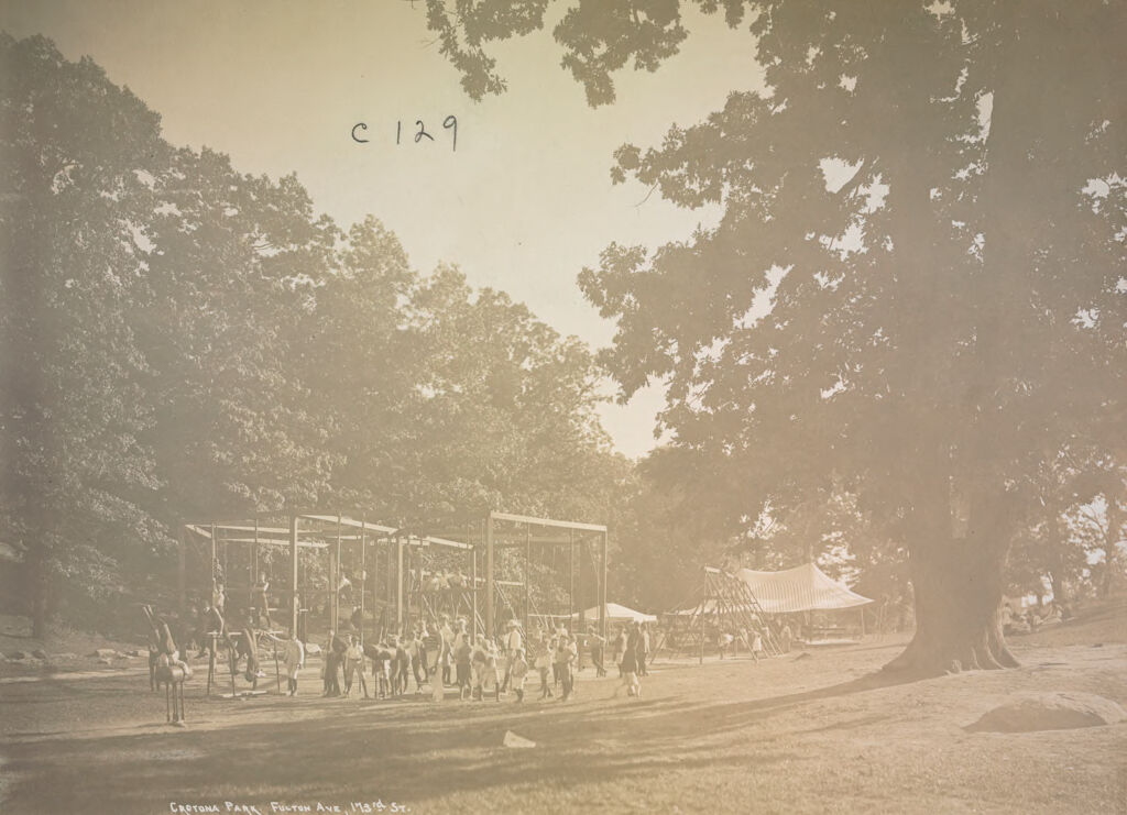 Recreation, Parks And Playgrounds: United States. New York. New York City. Crotona Park, Vacation Playground: New York City Public Schools. Examples Of The Adaptation Of Education To Special City Needs: Crotona Park. Fulton Ave., 173Rd St.: Vacation Playground.