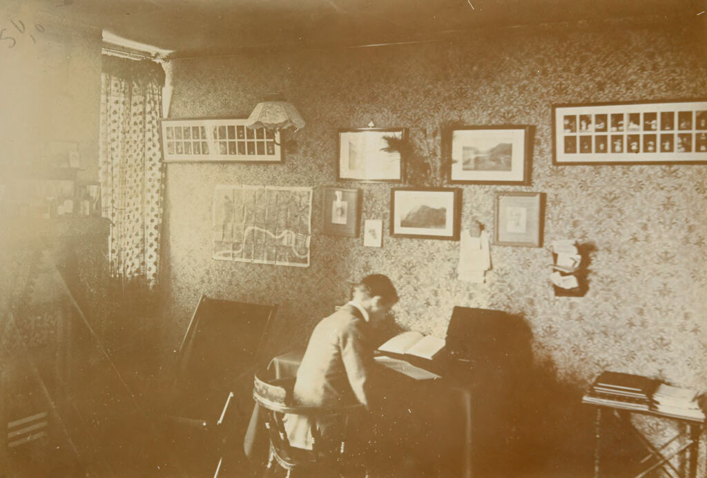 Social Settlements: Great Britain, England. London. Bermondsey Settlement: Bermondsey Settlement, London, Eng.: A Resident's Room
