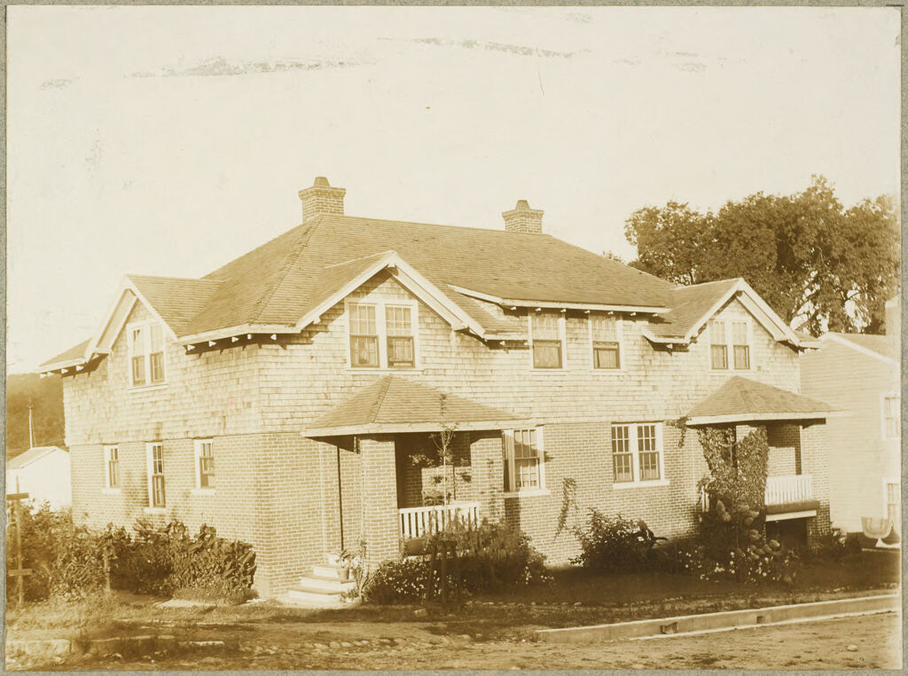 Housing, Improved: United States. Rhode Island. Esmond. Housing Exhibit Of George B. Post & Sons: Esmond Mills. Esmond, R.i.
