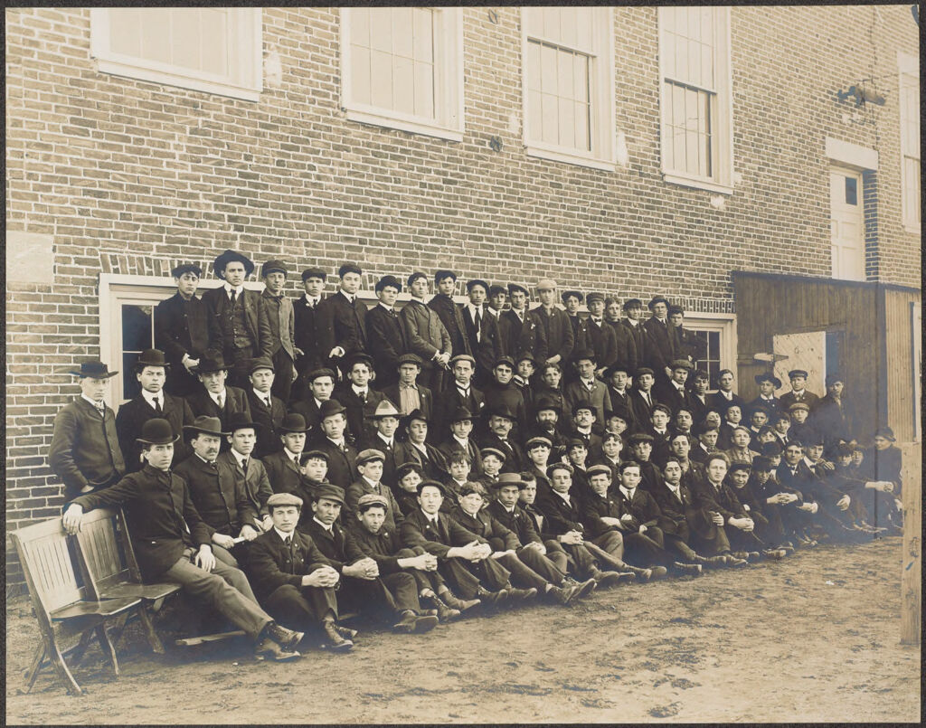 Races, Jews: United States. New Jersey. Woodbine. Baron De Hirsch Agricultural And Industrial School: Woodbine Settlement And School, Woodbine, N.j. Baron De Hirsch Fund.: 219. A Group Of Pupils & Faculty.