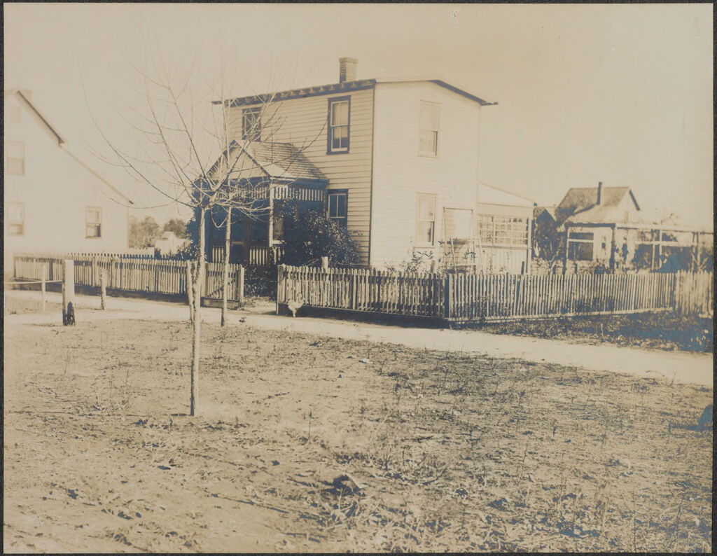 Races, Jews: United States. New Jersey. Woodbine. Baron De Hirsch Agricultural And Industrial School: Woodbine Settlement And School, Woodbine, N.j. Baron De Hirsch Fund.: 39. A House With A Truck Patch.