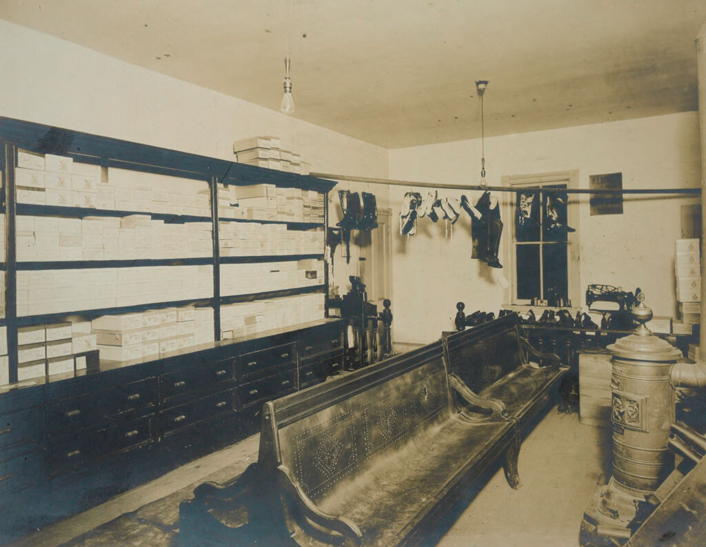 Races, Jews: United States. New Jersey. Woodbine. Baron De Hirsch Agricultural And Industrial School: Woodbine Settlement And School, Woodbine, N.j. Baron De Hirsch Fund.: 77. Interior Of Shoe Store.