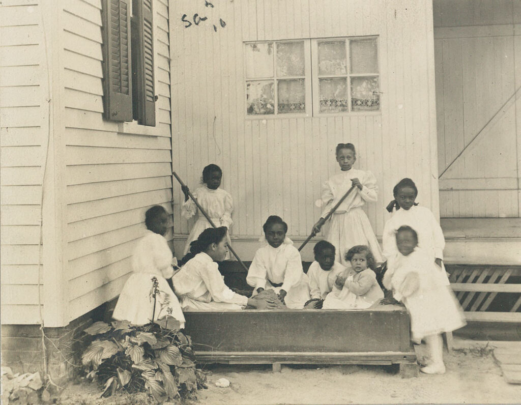 Social Settlements: United States. Virginia. Hampton. Locust Street Settlement: Agencies Promoting The Assimilation Of The Negro. Locust Street Settlement, Hampton, Va.: The Sand Box.