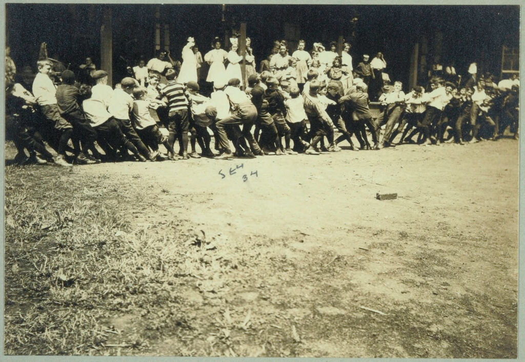 Social Settlements: United States. Pennsylvania. Pittsburgh. Kingsley House: Kingsley House, Pittsburgh, Pa.: In The Country.: Tug Of War.