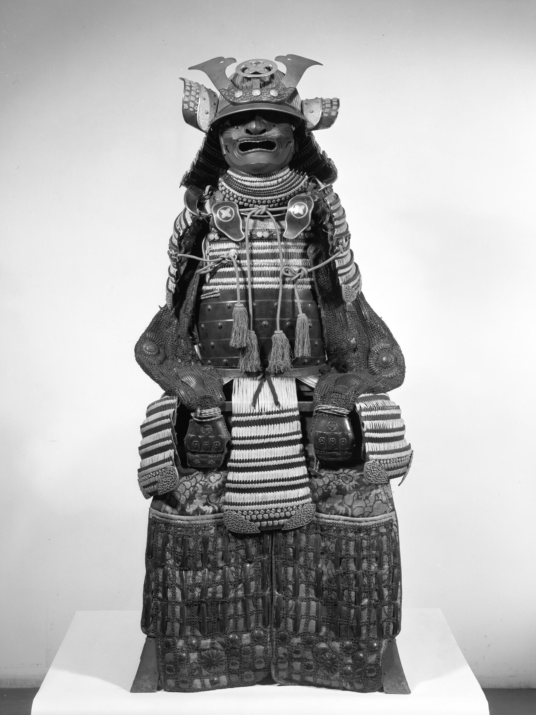 Suit Of Armor (Oyoroi) Bearing Crests Of The Abe Clan